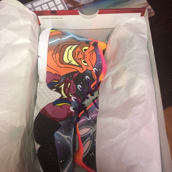 Kyrie 4 custom space jams size 12.5 mens - Picture 5 of 7